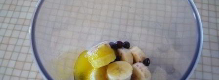 смузи из черной смородины и банана. Шаг 2