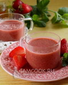 Смузи с авокадо и клубникой