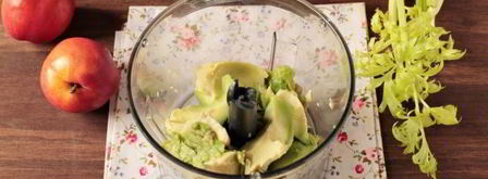 смузи с авокадо и сельдереем. Шаг 4