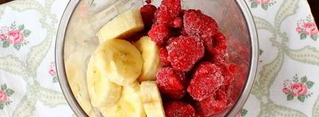 смузи с малиной и бананом. Шаг 3