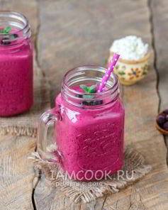 Смузи с творогом, бананом и смородиной