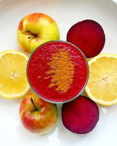 Свекольный смузи с яблоком и лимоном