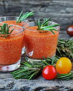 Томатный смузи с творогом и розмарином