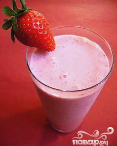 Витаминный напиток из клубники