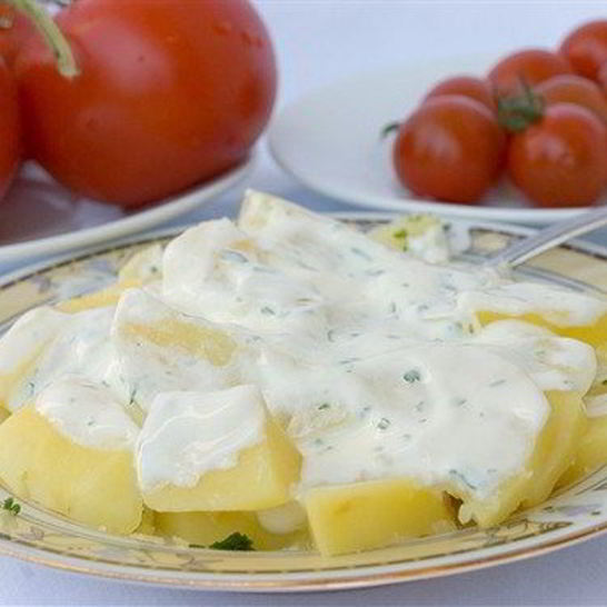 Рецепт датского картофельного салата с укропом и йогуртовой заправкой