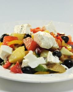 Картофельный салат с фетой и оливками