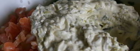 картофельный салат с красной рыбой и икрой. Шаг 5