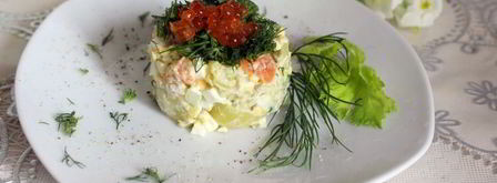 картофельный салат с красной рыбой и икрой. Шаг 8