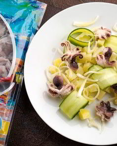 Картофельный салат с мини-осьминогами