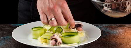 картофельный салат с мини-осьминогами. Шаг 10