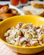 Картофельный салат с редисом и беконом