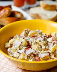 Картофельный салат с редисом и беконом