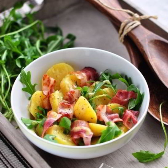 Рецепт картофельного салата с руколой и беконом