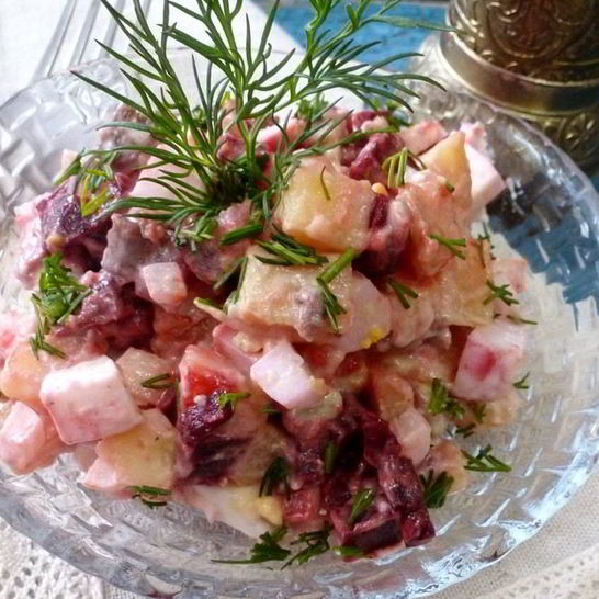 Рецепт картофельного салата с соленой сельдью и свеклой