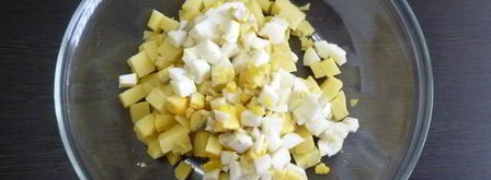 картофельный салат с соленой сельдью и свеклой. Шаг 2