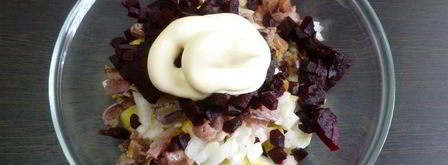 картофельный салат с соленой сельдью и свеклой. Шаг 6