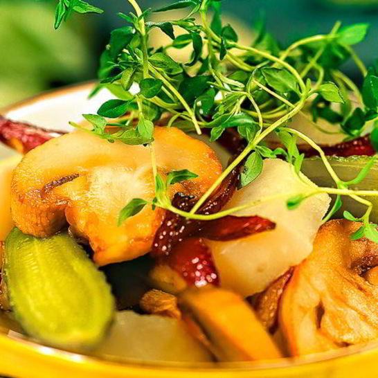 Рецепт картофельного салата с солеными огурцами и грибами