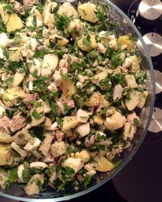 Картофельный салат с яйцами и тунцом