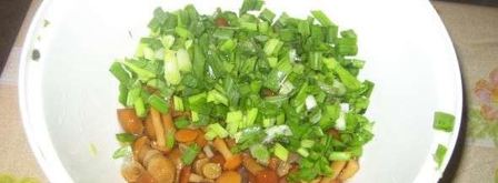 салат картофельный с грибами. Шаг 17