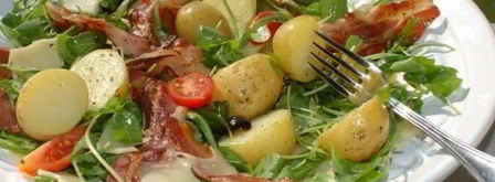 салат с запеченным картофелем, беконом и помидорами. Шаг 7