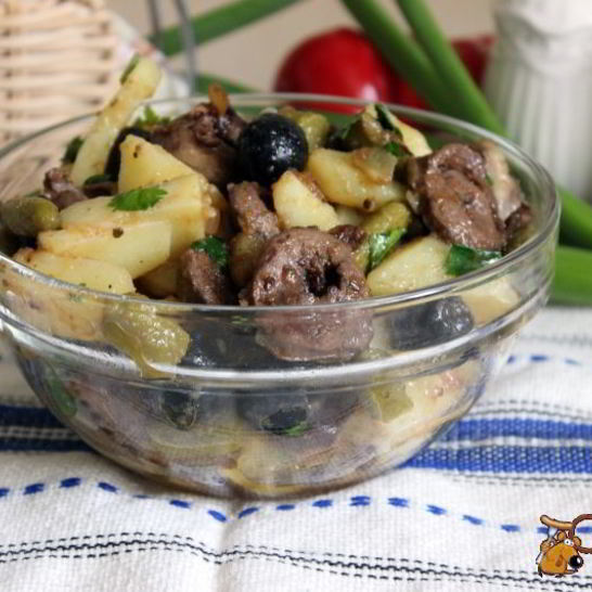 Рецепт теплого картофельного салата с индюшиными сердечками