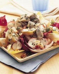 Теплый картофельный салат с маринованной сельдью