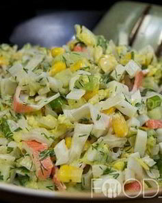 Крабовый салат с кальмарами