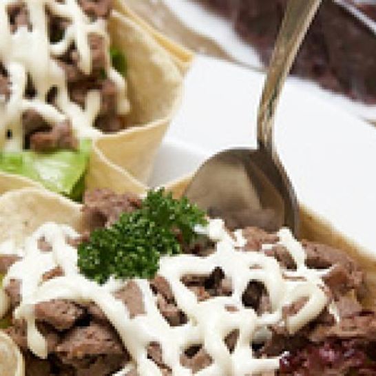 Рецепт мясного салата в кукурузной лепешке