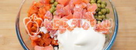 салат оливье с семгой. Шаг 4