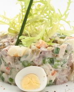 Салат Оливье со свежим огурцом