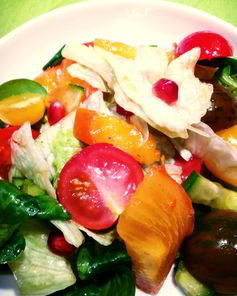 Овощной салат с хурмой