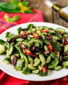 Салат битые огурцы