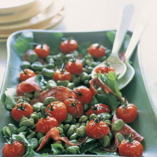 Рецепт салата из фасоли с печеными помидорами и салями