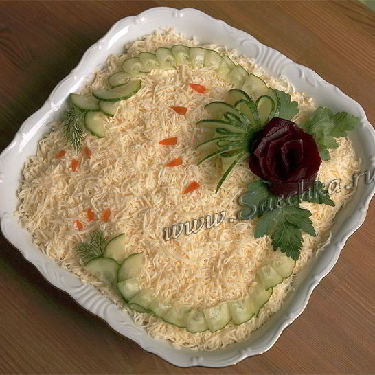 Рецепт салата из индейки с сыром и соленом огурцом