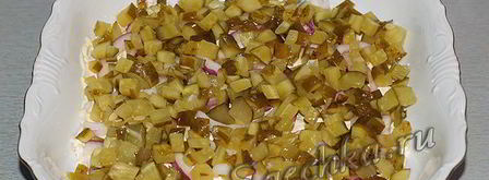 салат из индейки с сыром и соленом огурцом. Шаг 4