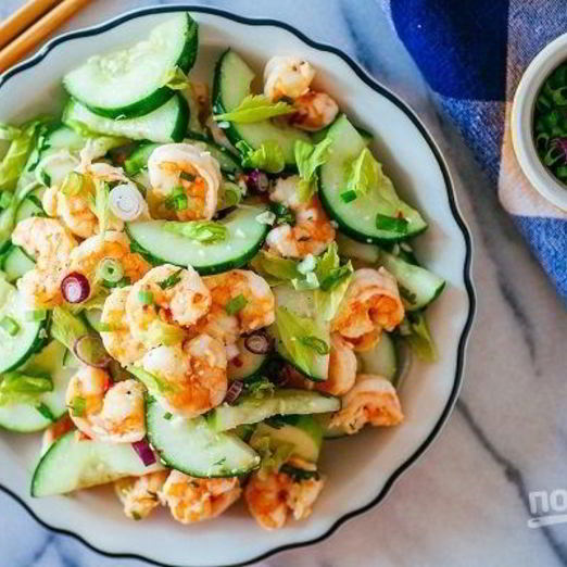 Салат из креветок с огурцом