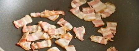 салат из шпината с шампиньонами, яйцом и беконом. Шаг 2