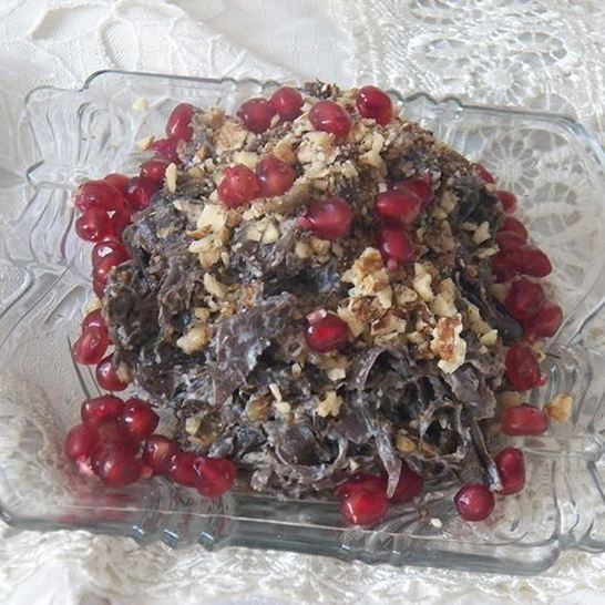 Рецепт салата из сушеной баклажановой кожуры