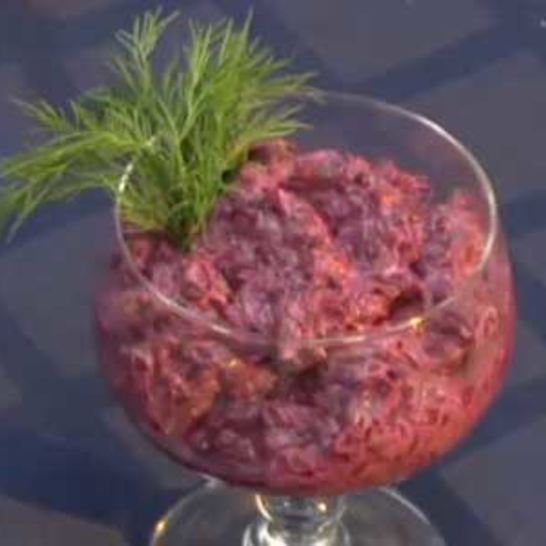 Рецепт салата из свеклы с черносмородиновым соусом