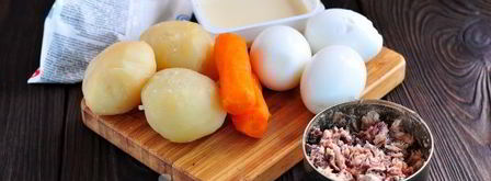 салат мимоза с картошкой. Шаг 3