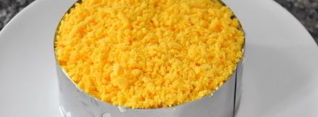 салат мимоза с сыром. Шаг 9