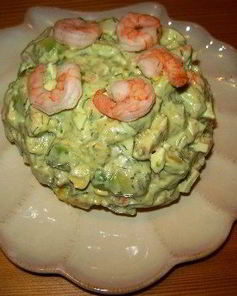 Салат с авокадо, и креветками, и ананасом