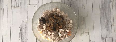 салат с белыми грибами и курицей. Шаг 7