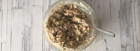 салат с белыми грибами и курицей. Шаг 8