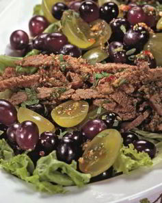 Салат с говядиной и виноградом