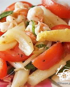 Салат с креветками, спаржей и помидорами