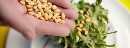 салат с куриной печенью и рукколой. Шаг 17