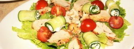 салат с курицей и огуречными роллами. Шаг 7