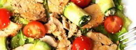 салат с курицей и огуречными роллами. Шаг 8