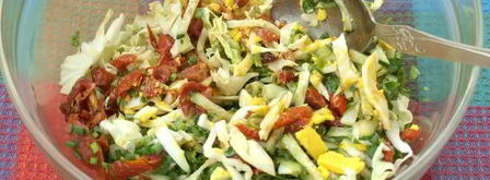 салат с молодой капустой, яйцом и вялеными помидорами. Шаг 5